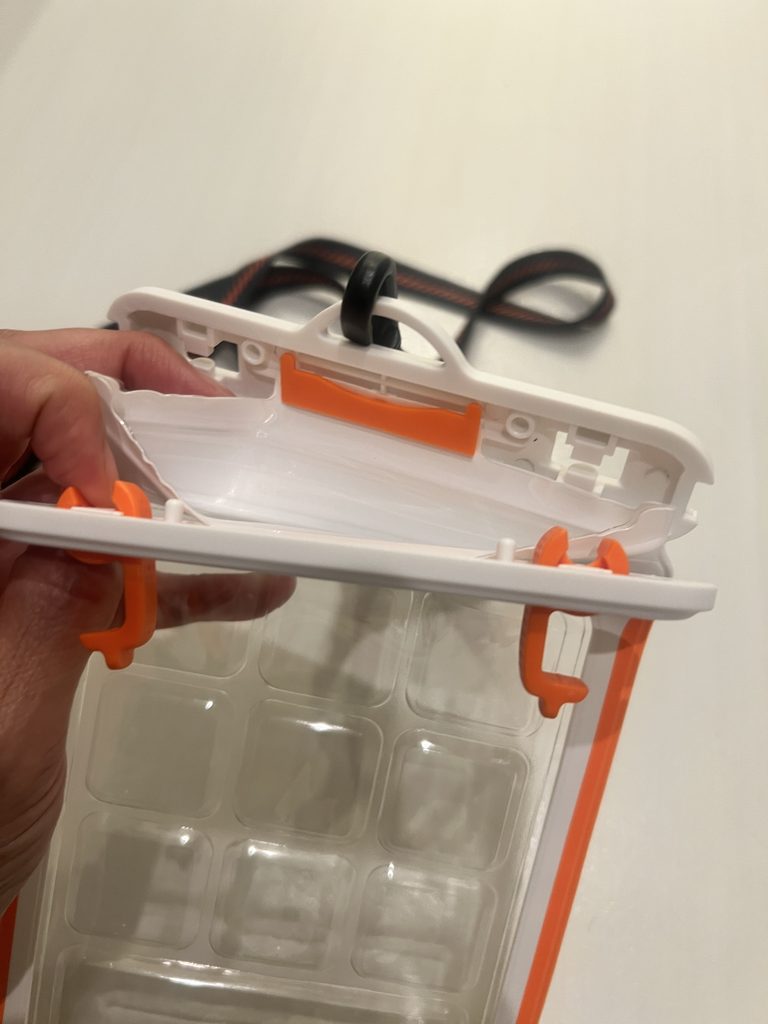 TORRASスマホ防水ケースロック部分