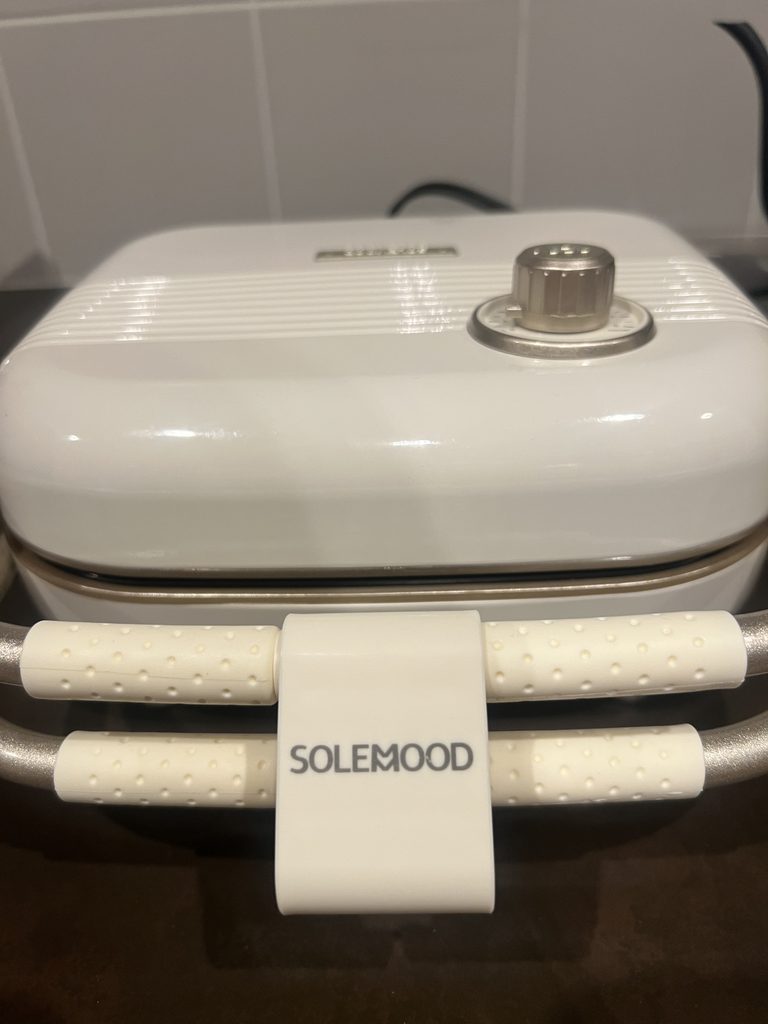 SOLEMOODマルチサンドメーカーの持ち手と本体デザイン